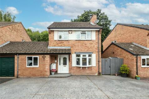 4 bedroom link detached house for sale