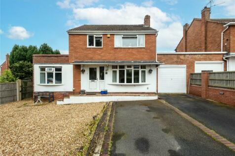 3 bedroom link detached house for sale