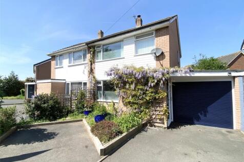 Fieldhouse Drive, Muxton, Telford... 3 bed semi