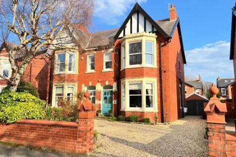 2 bedroom ground floor flat for sale