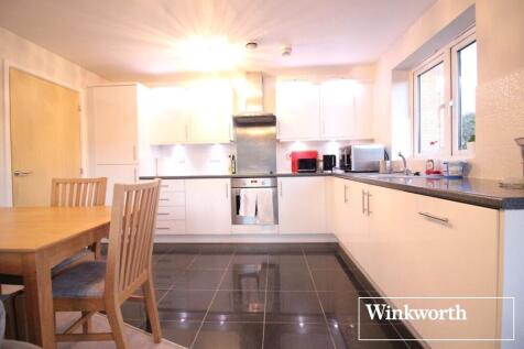 Todd Close, Borehamwood... 2 bed apartment for sale