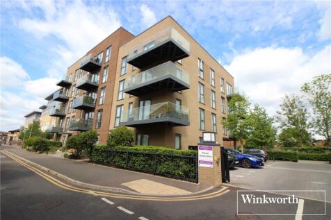 Station Road, Borehamwood... 2 bed apartment for sale