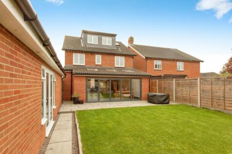 5 bedroom detached house for sale
