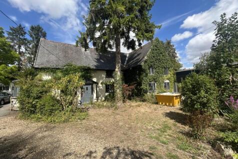 6 bedroom detached house for sale