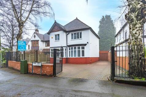 Oaks Crescent, Merridale... 4 bed detached house for sale