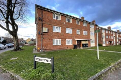 Regent Street, Woodsetton, Dudley... 2 bed apartment for sale