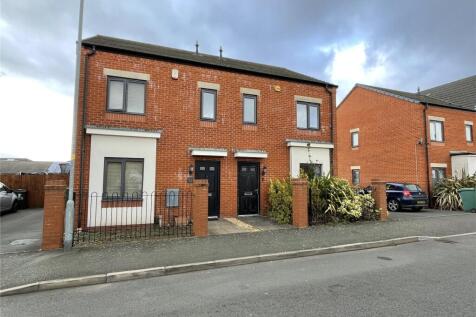 Coningsby Drive, Ettingshall Place... 3 bed semi