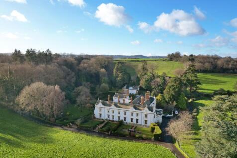 Peamore House, Alphington, Exeter... 7 bed semi