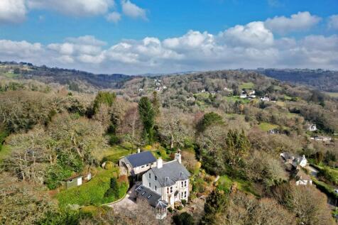 6 bedroom detached house for sale