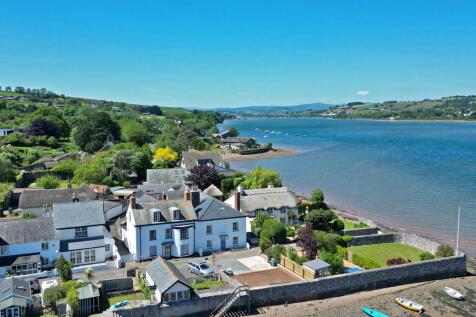 4 bedroom end of terrace house for sale
