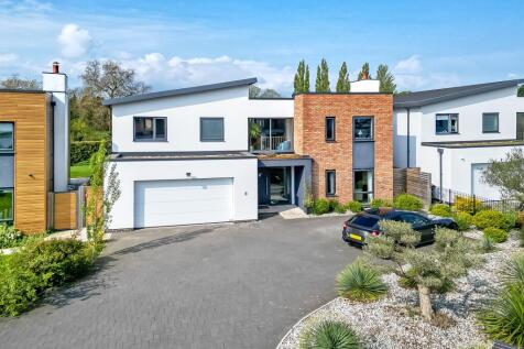 5 bedroom detached house for sale