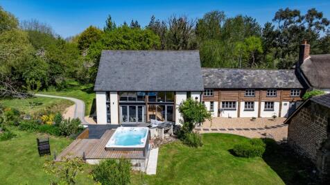 5 bedroom semi-detached house for sale