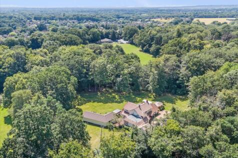 6 bedroom detached house for sale