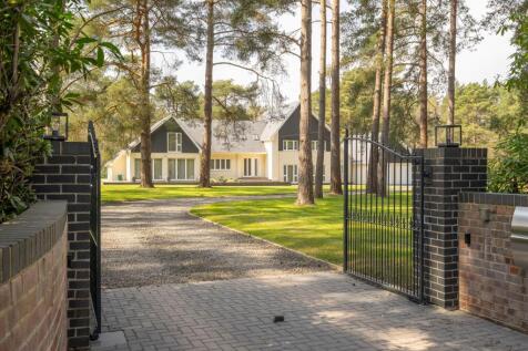 6 bedroom detached house for sale