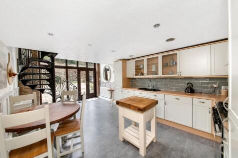 Fold Court, Kirkburton, HD8 1 bed terraced house for sale
