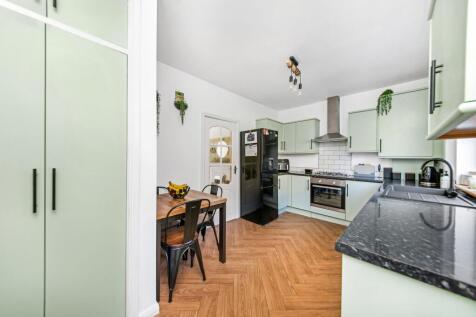 Sunnymead, Waterloo, Huddersfield, HD5 2 bed terraced house for sale