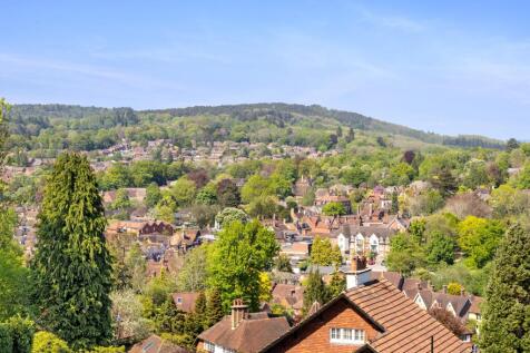 Hill Road, Haslemere, Surrey, GU27. 3 bed semi