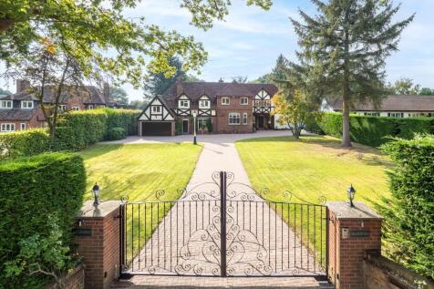 6 bedroom detached house for sale