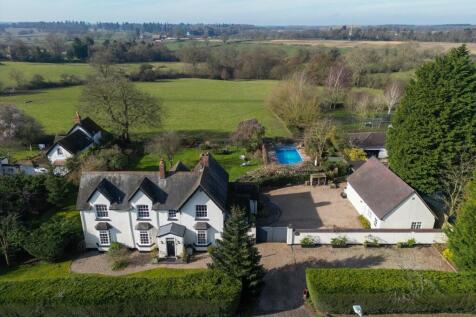 Stratford Road, Hockley Heath... 4 bed village house for sale