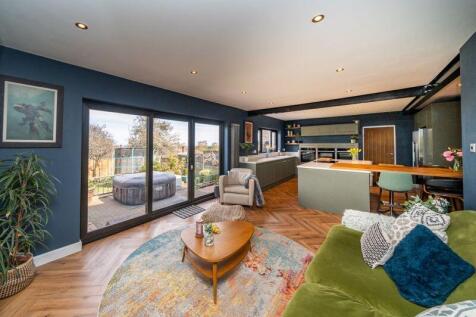 4 bedroom bungalow for sale