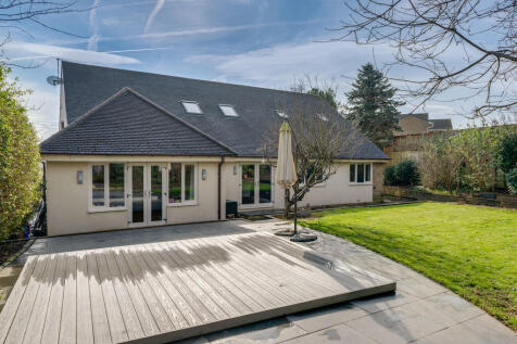 Upper Batley Low Lane, Upper Batley 5 bed detached house for sale