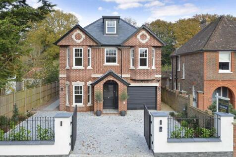 5 bedroom detached house for sale