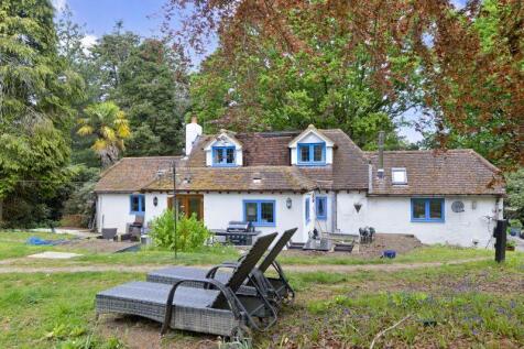 2 bedroom detached house for sale
