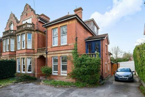 6 bedroom semi-detached house for sale