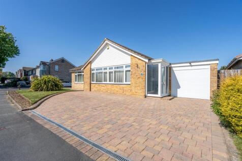 Blondell Drive, Rose Green, Bognor Regis 4 bed bungalow for sale