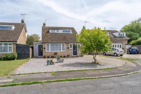 The Glade, Pagham, Bognor Regis 3 bed detached house for sale