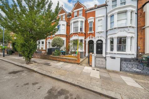 3 bedroom maisonette for sale