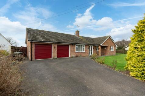 4 bedroom detached bungalow for sale