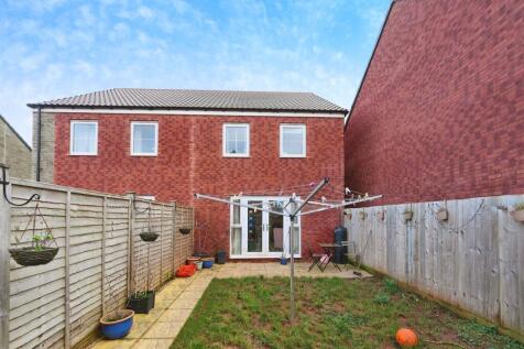 3 bedroom semi-detached house for sale