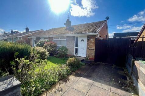 2 bedroom semi-detached bungalow for sale