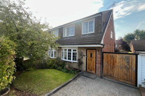 3 bedroom semi-detached house for sale