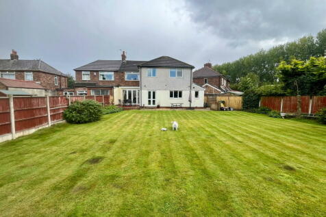 4 bedroom semi-detached house for sale