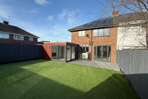 3 bedroom semi-detached house for sale