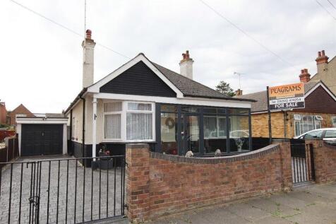 Cotswold Road, Clacton on Sea 2 bed detached bungalow for sale