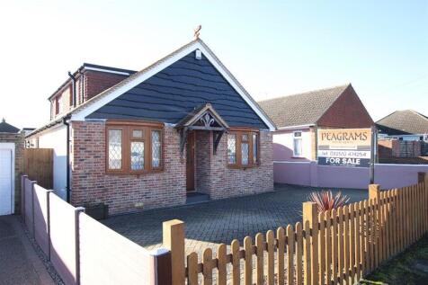 Queen Elizabeth Avenue, Clacton on Sea 4 bed detached bungalow for sale