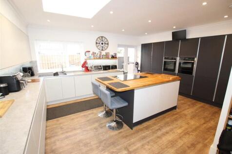 Church Road, Clacton on Sea 4 bed semi