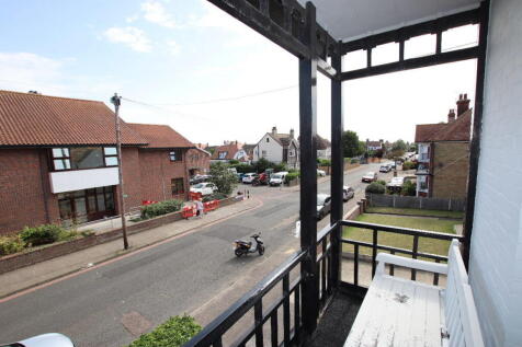 Freeland Road, Clacton on Sea, CO15 6 bed detached house for sale