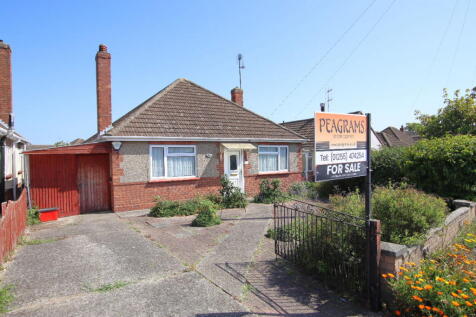Burrs Road, Clacton on Sea, CO15 2 bed detached bungalow for sale