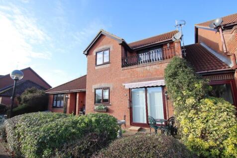 Spinnaker Close, Clacton on Sea, CO15 2 bed flat for sale