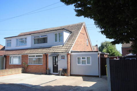 4 bedroom semi-detached house for sale
