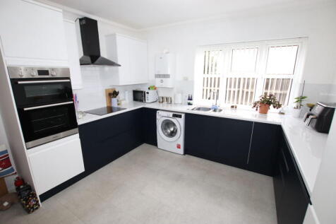 Harold Road, Clacton on Sea, CO15 2 bed flat for sale