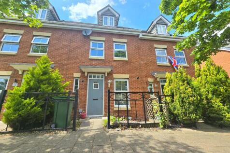 3 bedroom terraced house for sale