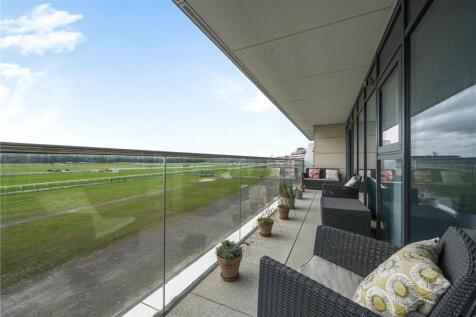 Kingman Way, Newbury, Berkshire, RG14 2 bed apartment for sale