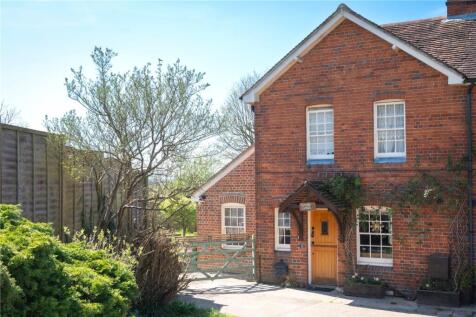 Pear Tree Lane, Newbury, Berkshire, RG14 2 bed semi