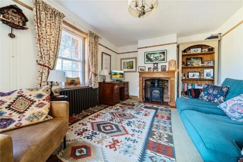 Pear Tree Lane, Newbury, Berkshire, RG14 2 bed semi