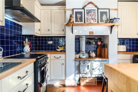 Pear Tree Lane, Newbury, Berkshire, RG14 2 bed semi